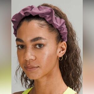 Lululemon Nulux Gathered Headband
Vintage Plum